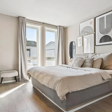 Apartment Hus Med Parkering, Stor Balkong Og Naer Metrobuss! Trondheim