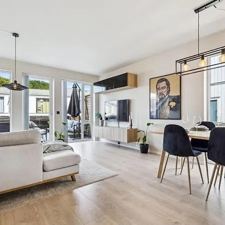 Hus Med Parkering, Stor Balkong Og Naer Metrobuss! Apartment *