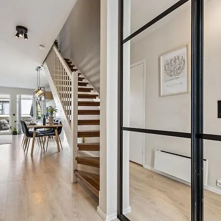 Hus Med Parkering, Stor Balkong Og Naer Metrobuss! Apartment *